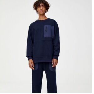 NWT!Pull & Bear Men’s contrast pocket sweatshirt .